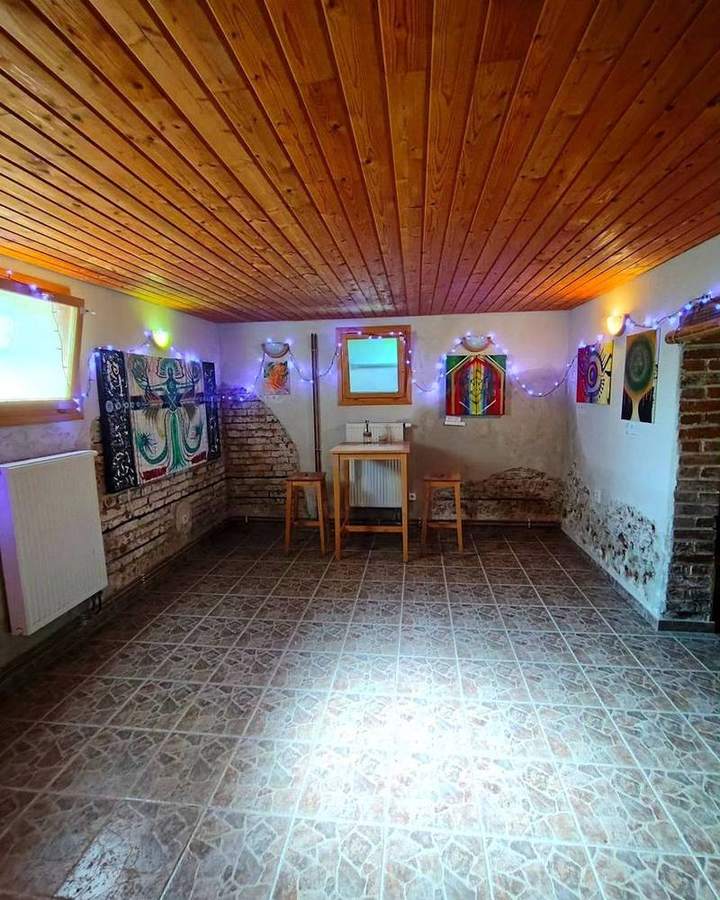 Autorská výstava — instalace v galerijním prostoru